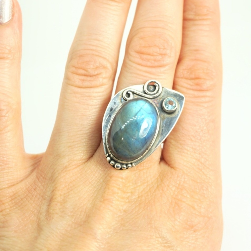 Gorgeous .925 Silver Labradorite & Blue Topaz Ring
